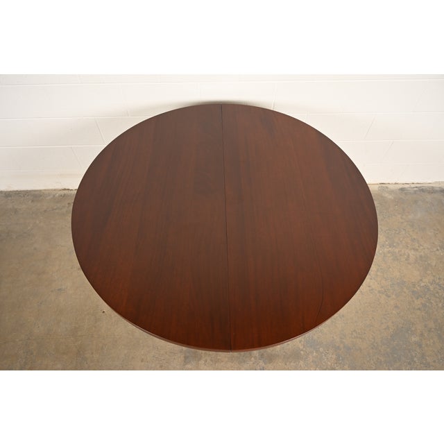 R. J. Horner & Co. R. J. Horner Style Monumental Antique American Empire Mahogany Split Pedestal Extension Dining Table With Eight Leaves, Newly Refinished For Sale - Image 4 of 14