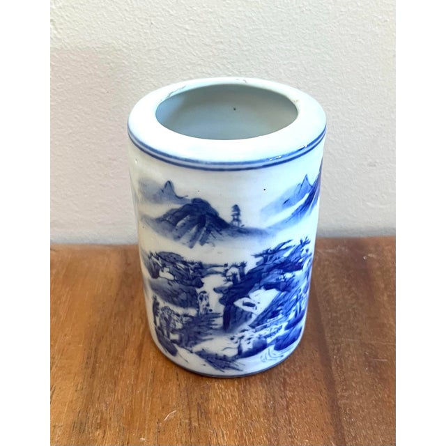 Chinese blue and white classic brush pot 4” x 2.5”d Excellent condition