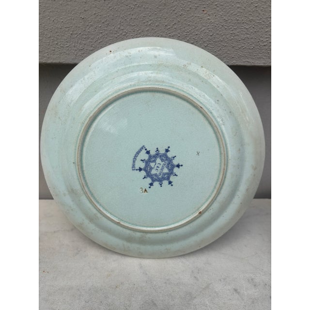 De Sarreguemines 19th Century French Blue & White Faience Dinner Plate Sarreguemines For Sale - Image 4 of 6