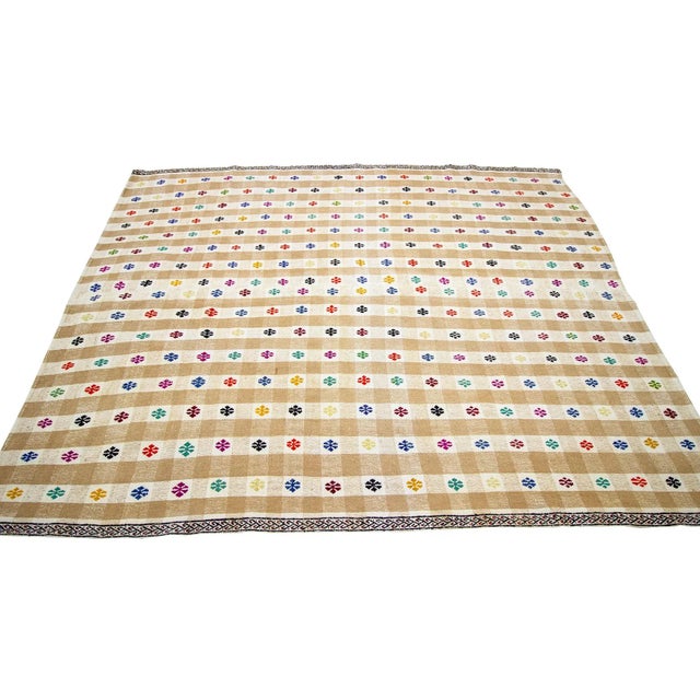 Contemporary 1960s Vintage Embroidered Turkish Kilim Rug- 6′1″ × 8′2″ For Sale - Image 3 of 7
