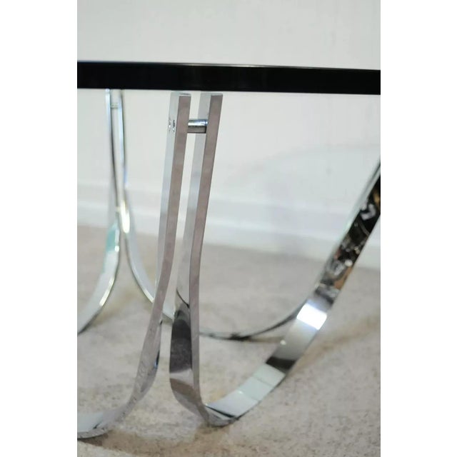 Mid-Century Modern Late 20th Century Tri-Mark style Chrome Plated Steel Round Coffee Table After Roger Sprunger for Dunbar For Sale - Image 3 of 11