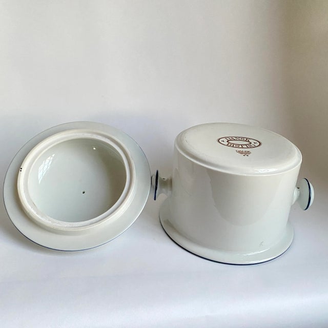 Dansk Bistro 2 Quart lidded round casserole white with band Christianshavn pattern. Designed by Niels Refsgaard. It has...