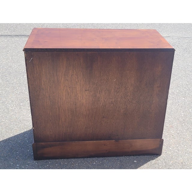 Super fine bachelor's chest by Hekman furniture. Features beautiful mahogany finish fine polished brasses pull out top...