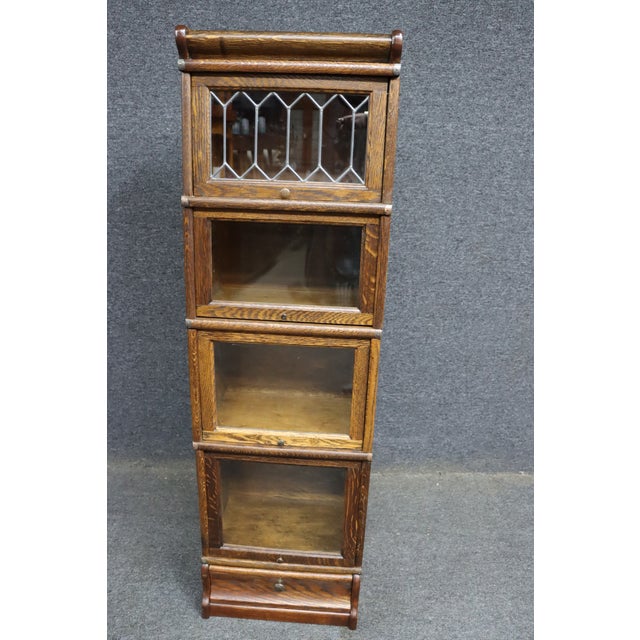 Rare Quarter Size Stacking Bookcase Attributed to Globe Wernicke in Quarter Sawn Oak For Sale In Philadelphia - Image 6 of 10