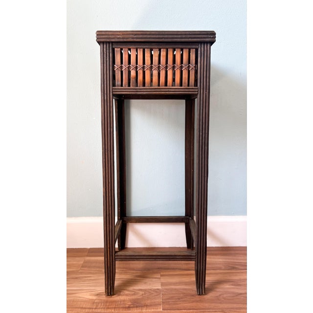 Baker Furniture Company Mid-20th C. Asian Bamboo Pedestal Plant Stand – Chinoiserie / British Colonial For Sale - Image 4 of 9