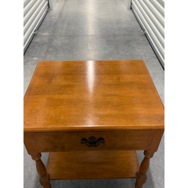 Ethan Allen Heirloom Nutmeg Maple Colonial Early American Nightstand For Sale In Philadelphia - Image 6 of 11