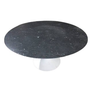 Knoll Eero Saarinen Round Marble Dining Table, 54-In For Sale