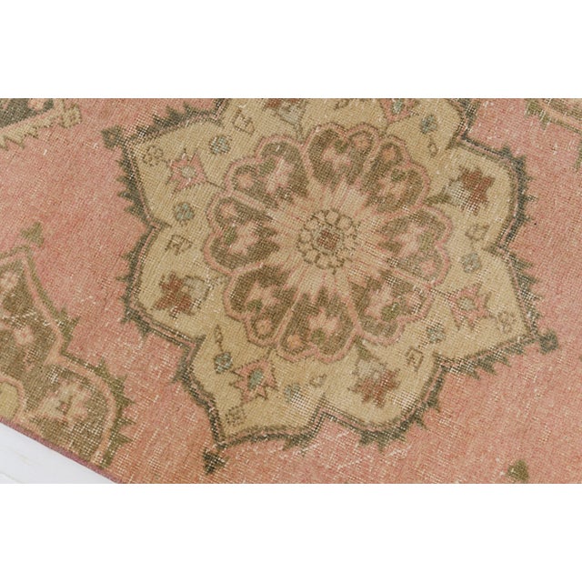 1960s Neutral Entryway Rug For Sale - Image 9 of 10
