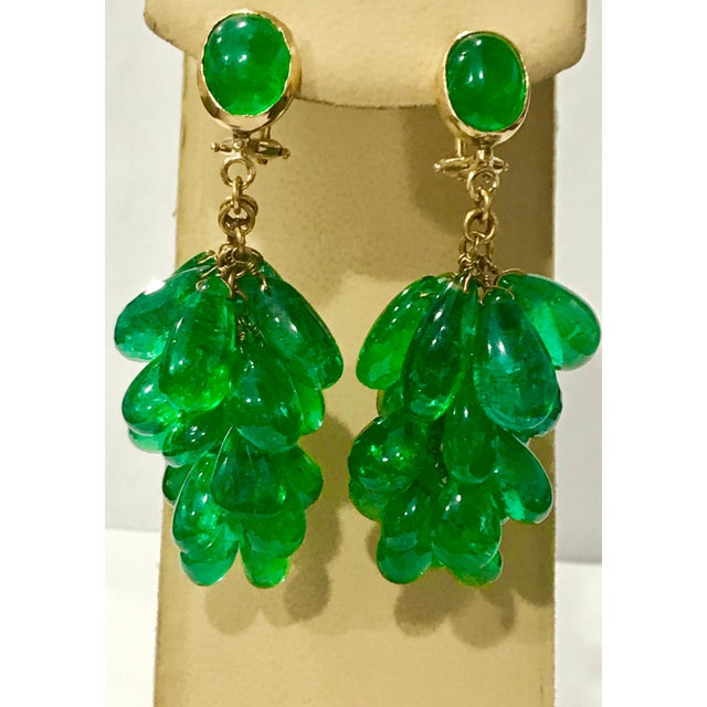 Modern 14 Carat Colombian Emerald Briolettes Hanging Drop Earrings 18 Karat Gold For Sale - Image 3 of 8