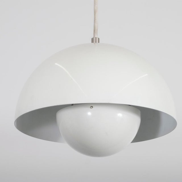 1990s White enameled metal space age pendant light For Sale - Image 5 of 8