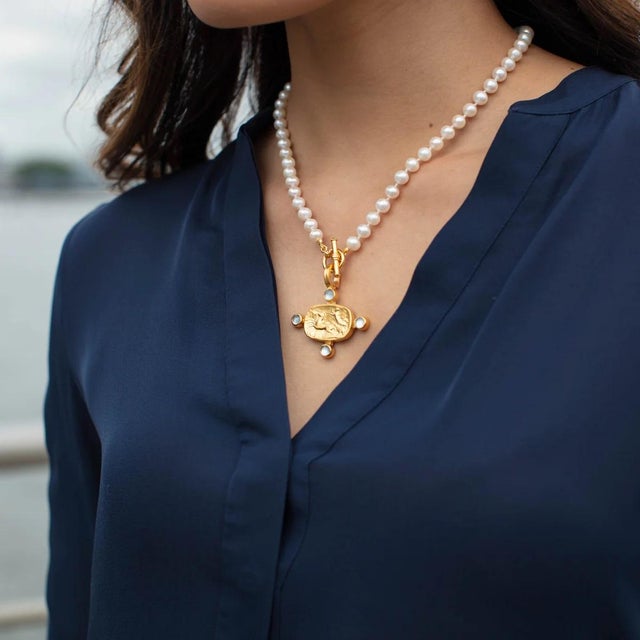 Contemporary Chariot Pearl Necklace For Sale - Image 3 of 5