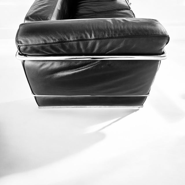 LC2 Two-Seater Sofas by Le Corbusier, Charlotte Perriand & Pierre Jeanneret for Cassina, Set of 2 For Sale - Image 10 of 13