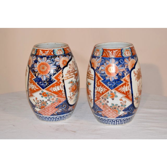Pair of 19th C Imari Vases For Sale - Image 4 of 7