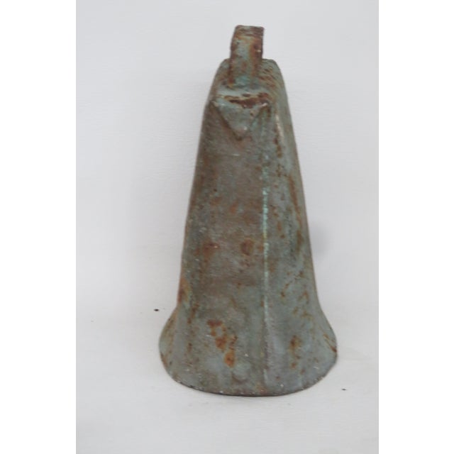 American Primitive Rustic Metal Large Cow Bull Bell 4543b For Sale - Image 4 of 11