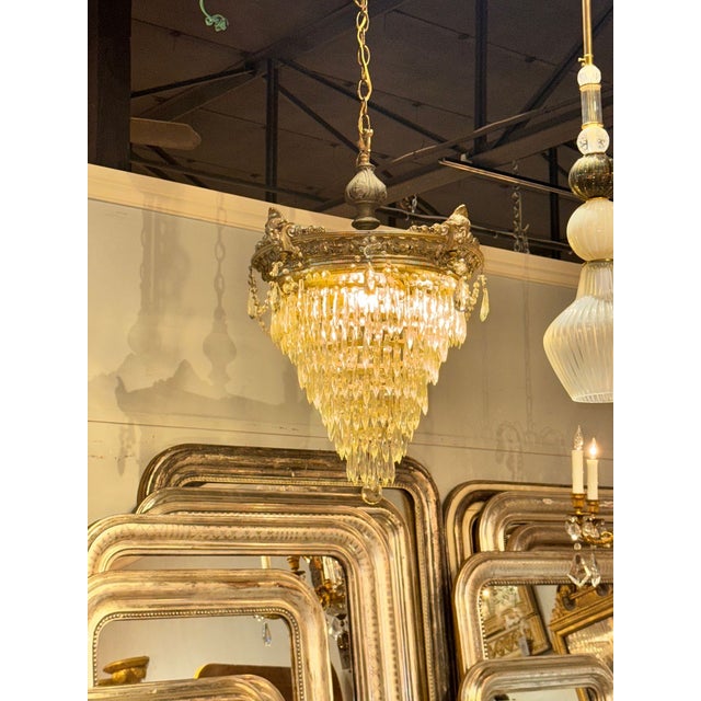 This late 19th-century French bronze and crystal waterfall chandelier exudes elegance and sophistication. The intricate...