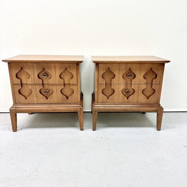 1950s 1950s Pair of Kent Coffey Perspecta Mid Century Modern Oak Nightstands Moroccan, Attributed For Sale - Image 5 of 15