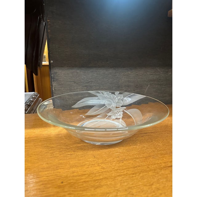Vintage 1950's Dorothy Thorpe Etched Art Glass Hibiscus Bowl For Sale - Image 9 of 9