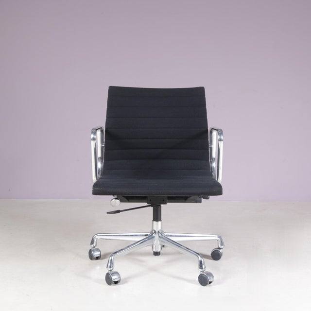 Black Desk Chair Model EA118 in Chrome Base with Black Hopsack Upholstery and Aluminium Armrests by Charles & Ray Eames for Vitra, Germany, 2000s For Sale - Image 8 of 16