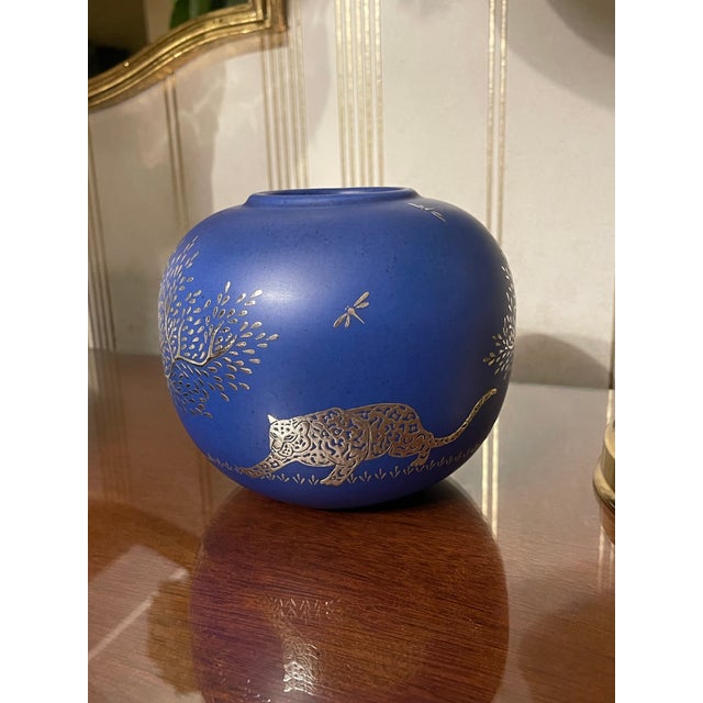 Contemporary Emilia Castillo 1993 Plata Pura Cobalt Blue Porcelain & Pure Silver Overlay 6” Wildlife Vase. For Sale - Image 3 of 12