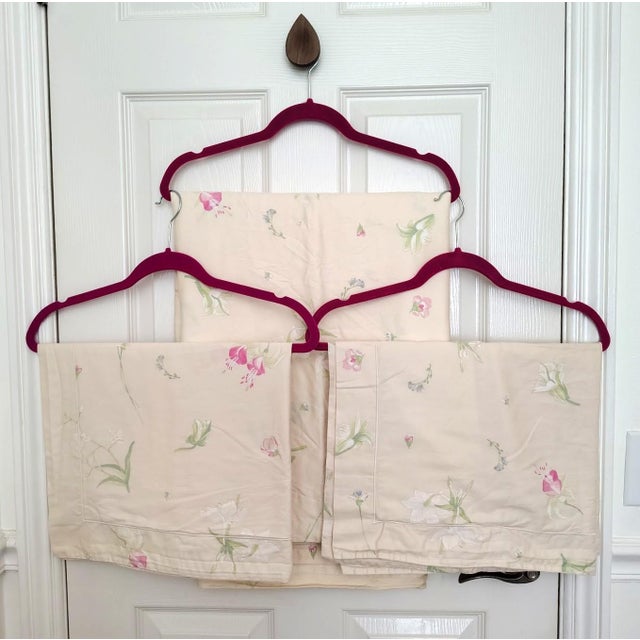 Yves Delorme / France "Fuchsia" Duvet Cover Set Full Size For Sale - Image 10 of 10