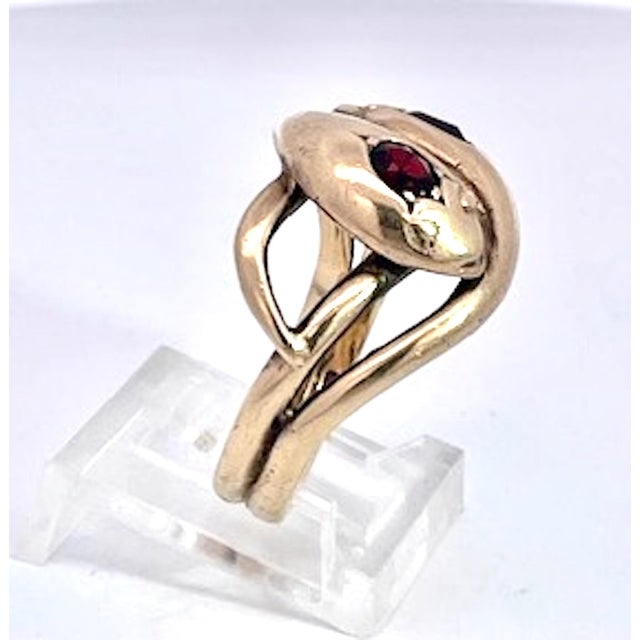 1960s 1960s 14k Yellow Gold Double Snake Ring Size 8 With Garnets For Sale - Image 5 of 9