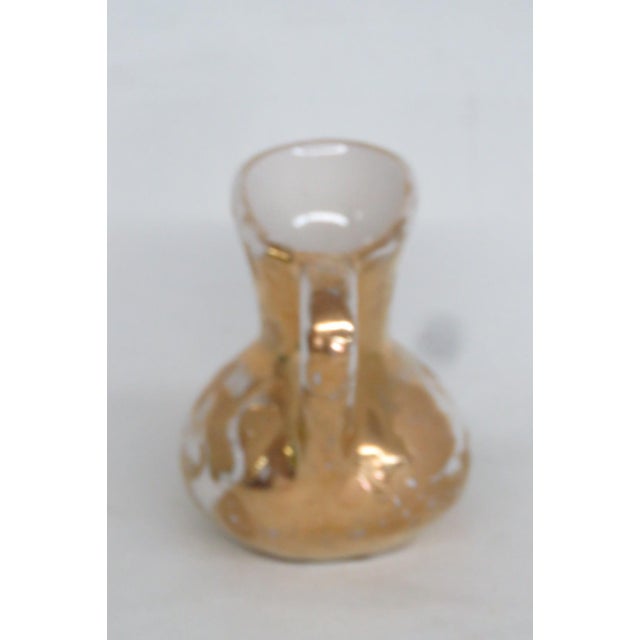 Mid-Century Modern Pocono Crest Mini Ceramic Pitcher 22k Weeping Gold Gilt Souvenir Pottery 4949b For Sale - Image 3 of 12