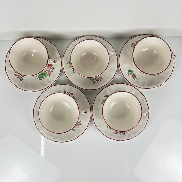 Set of 5 large cups and saucers, "Réverbère" pattern by KG Lunéville Dimensions: 15 cm x 12 cm Total height: 7 cm Saucers:...