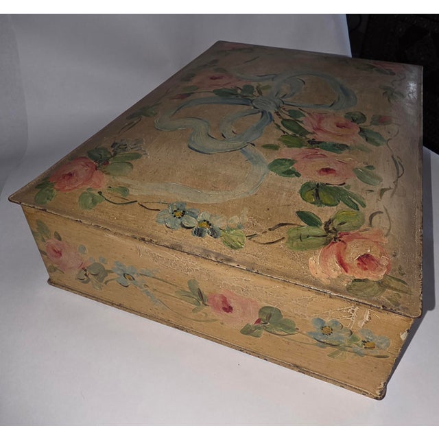 1920s Hand Painted Tole Storage Box With Roses and a Bow For Sale - Image 5 of 8