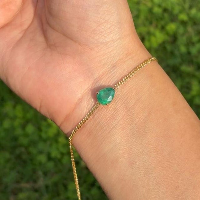 14k Yellow Gold 1.85Ct Emerald Solitaire Teardrop Curb Chain Bracelet For Sale - Image 9 of 15
