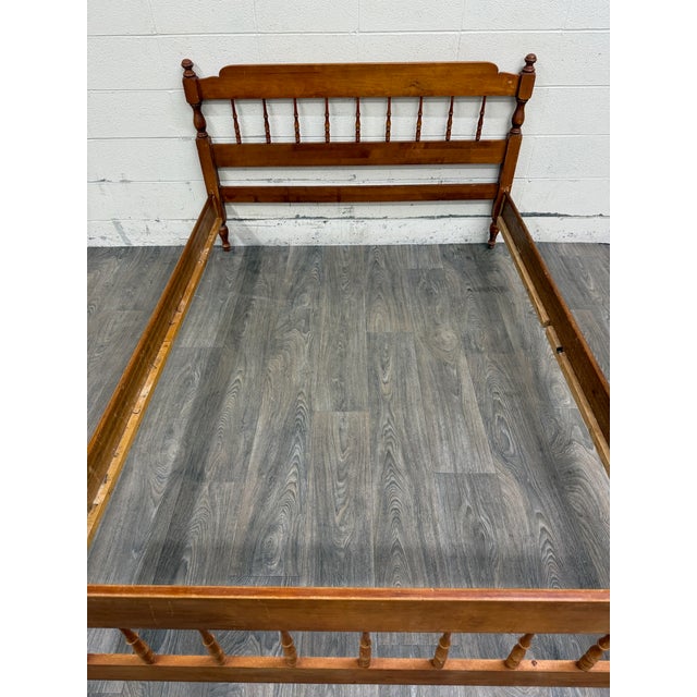 Vintage Full Size Early American Colonial Jenny Lind Spindle Bed For Sale - Image 15 of 16