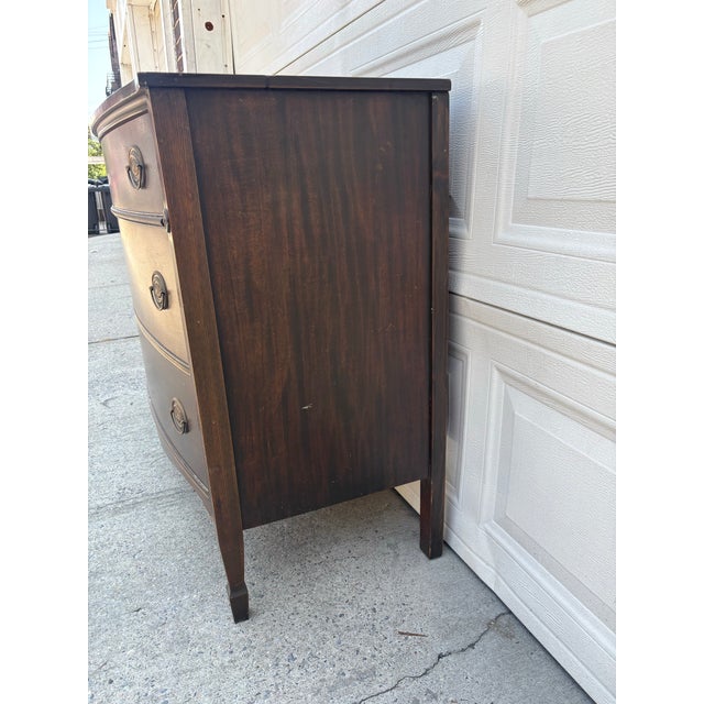 Early 20th Century Federal Revival Mahogany Bowfront Chest of Drawers For Sale - Image 4 of 12