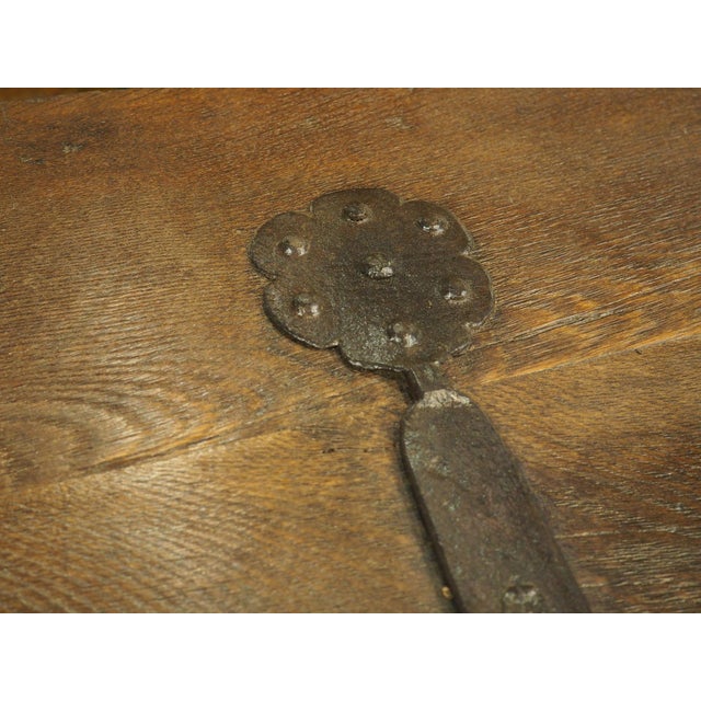 Circa 1600 German Oak Stollentruhe Trunk, Original Iron and Butterfly Lock Plate For Sale - Image 4 of 18
