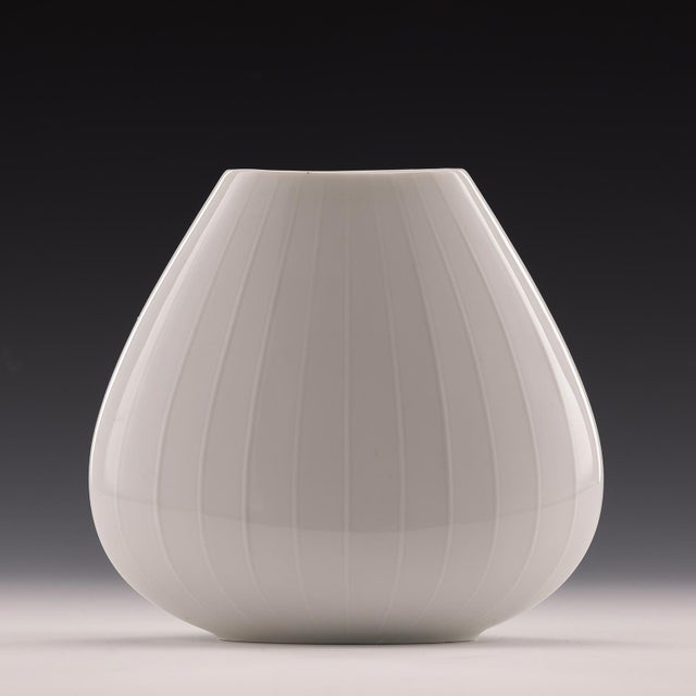 Oval German White Porcelain Vase by H&C Selb Bavaria Heinrich, 1960s For Sale - Image 6 of 9