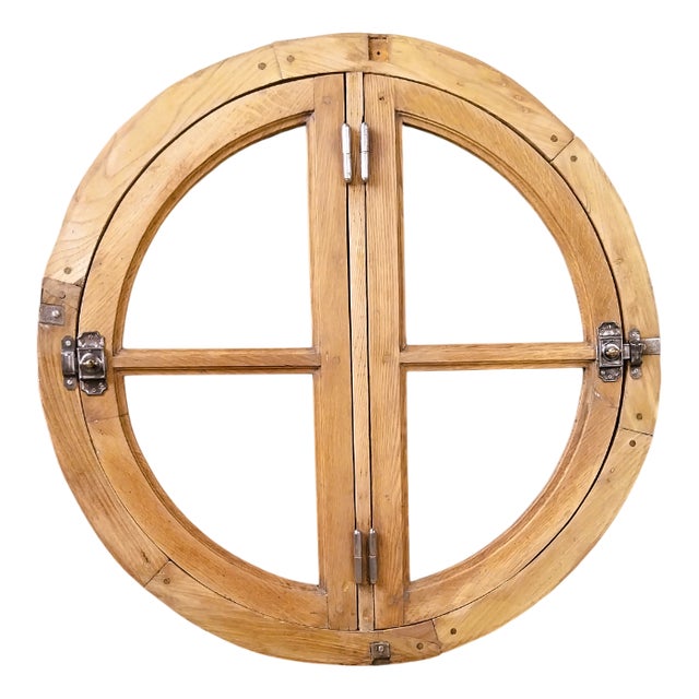 Round Window in Oak For Sale