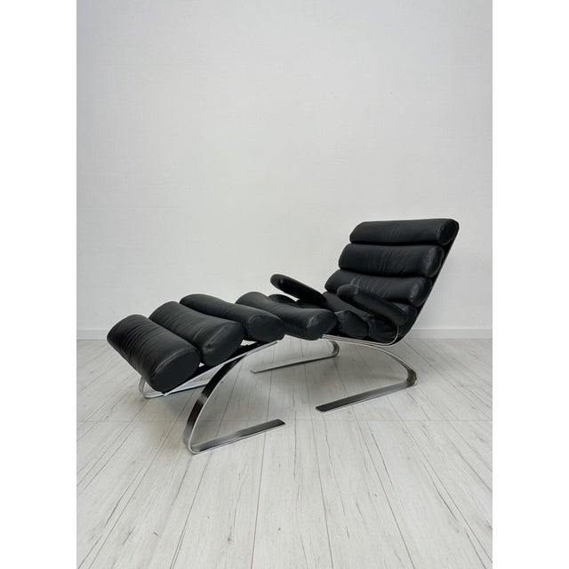 The cor sinus armchair with its matching footstool blends contemporary design, premium materials, and outstanding comfort....