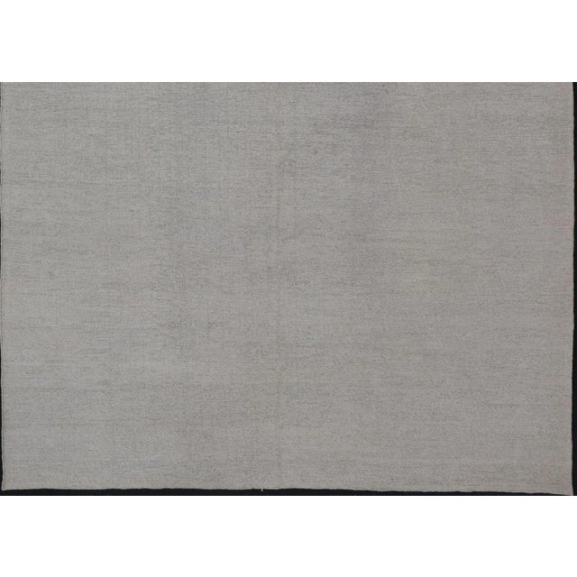 Contemporary Reversible Large Modern Thick Flat Weave Rug in Minimalist Design With Khaki & Neutrals For Sale - Image 3 of 12