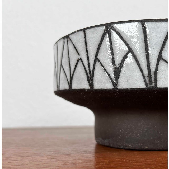 Mid-Century Modern Minimalist Studio Pottery Vase, 1960s For Sale - Image 9 of 15