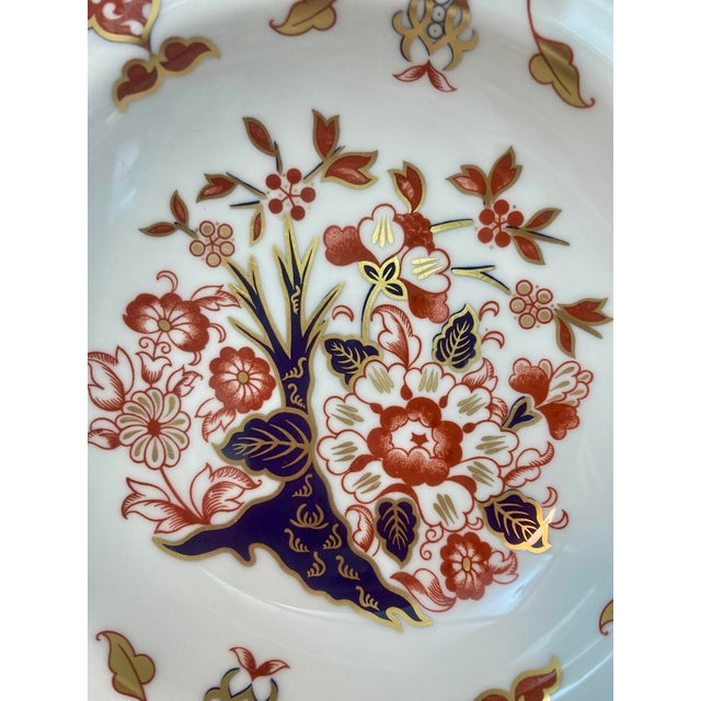 English Dinner Plate Classic Imari Style Pattern "Jerby Japan" by Royal Crown Derby For Sale - Image 3 of 4