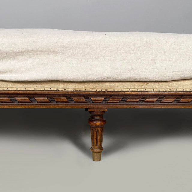 Vintage Italian Daybed in Beige Fabric and Wood, 1900s For Sale - Image 12 of 15