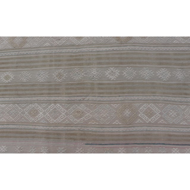 Vintage Turkish Kilim Rug With Earthy Tones and Geometric Patterns 5'2 X 8'3 For Sale - Image 4 of 10