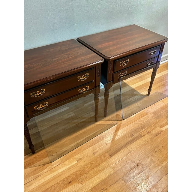 1980’s Ethan Allen Georgian Court Mahogany Nightstands With Glass Tops & Brass Hardware - A Pair For Sale - Image 11 of 18