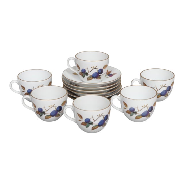 1960s Royal Worcester English Porcelain Evesham Teacups and Saucers by Royal Worcester - 12 pcs For Sale