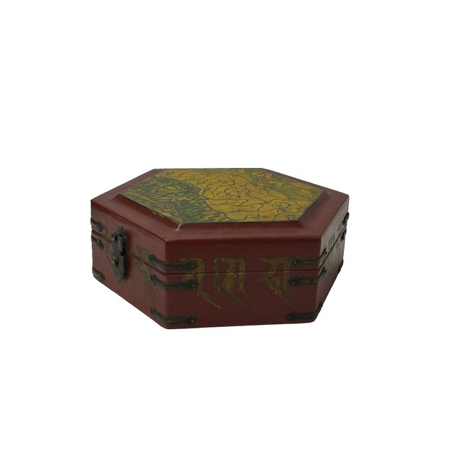 1980s Oriental Hexagonal Red Color Mythical Figure Drawing Accent Box For Sale - Image 5 of 7