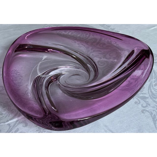 Full of motion and artful execution, here is a rare vintage item from Val St. Lambert's gift collection. Ideal as a...