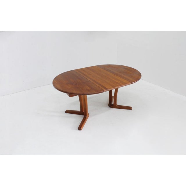 Vintage Danish round extendable dining table from the 1960s made by Dyrlund. This Danish dining table can be extended with...