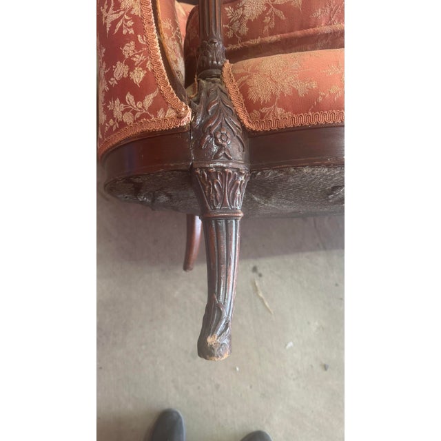 A 20th-Century Louis XVI Style Carved Walnut Settee With Floral Damask Upholstery For Sale - Image 4 of 5