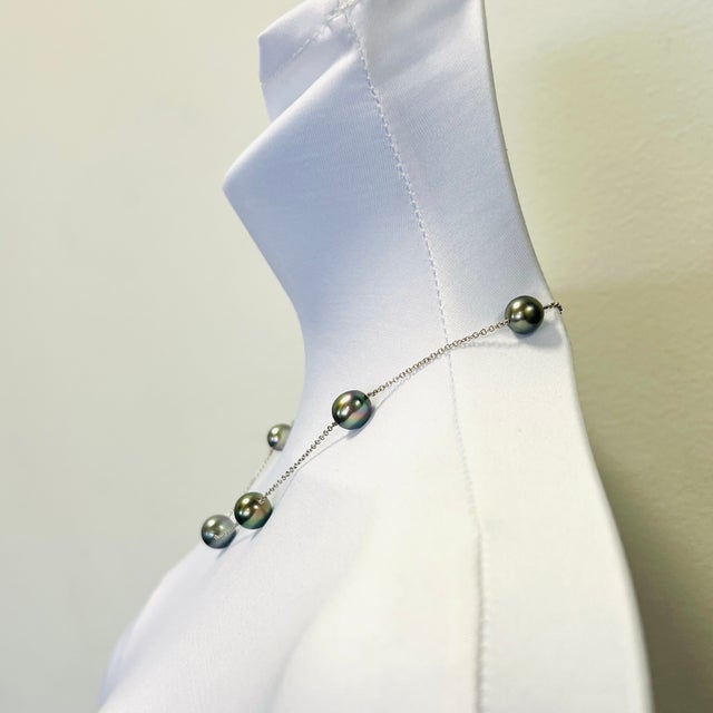 Modern Tahitian Pearl Necklace in 18k White Gold For Sale - Image 3 of 5