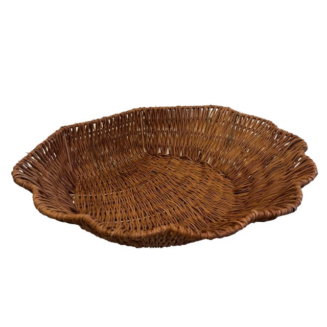 Nautical Woven Rattan Scallop Coastal Clam Sea Shell Shape Basket Trays (Set of 2) For Sale - Image 3 of 7