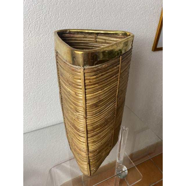 Mid-Century Modern Umbrella Stand in Rattan and Brass in the style of Vivai del Sud, 1970s For Sale - Image 3 of 16