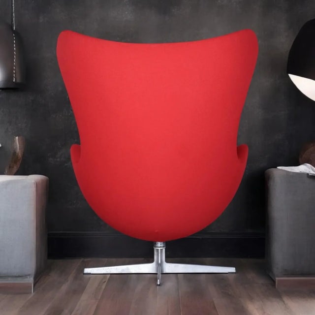 Arne Jacobsen Restored 1965 Red Arne Jacobsen Fritz Hansen Egg Chair & Ottoman For Sale - Image 4 of 12